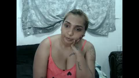 gorgeouslips10 online show from February 15, 3:33 pm