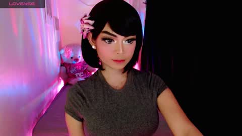 Snapshot of gorgeoustransgirl chatting on December 15, 12:17 pm Emmy online show from December 15, 12:17 pm