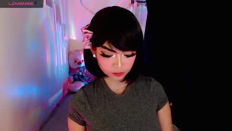 Snapshot of gorgeoustransgirl chatting on December 12, 11:17 am Emmy online show from December 12, 11:17 am