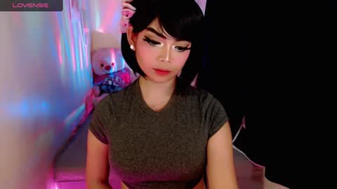 Snapshot of gorgeoustransgirl chatting on December 12, 2:33 pm Emmy online show from December 12, 2:33 pm