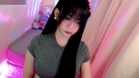 Snapshot of gorgeoustransgirl chatting on March 5, 12:00 pm Emmy online show from March 5, 12:00 pm
