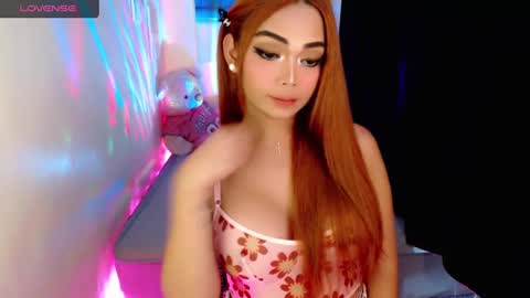 Snapshot of gorgeoustransgirl chatting on January 4, 12:16 pm Emmy online show from January 4, 12:16 pm