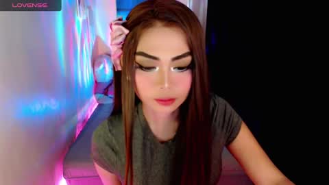 Snapshot of gorgeoustransgirl chatting on December 22, 11:54 am Emmy online show from December 22, 11:54 am