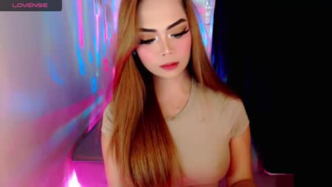 Snapshot of gorgeoustransgirl chatting on December 2, 8:47 am Emmy online show from December 2, 8:47 am