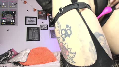 Snapshot of gothic_do11 chatting on January 4, 5:47 pm hi my name is Elizabeth nice to meet you online show from January 4, 5:47 pm