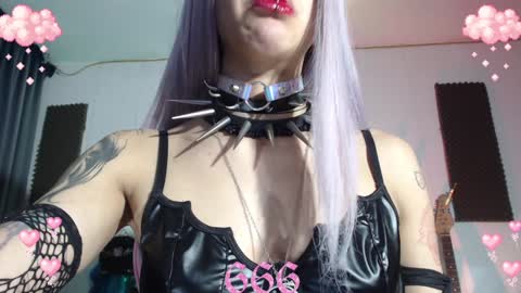 Snapshot of gothicute chatting on January 7, 6:59 am online show from January 7, 6:59 am