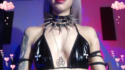 Snapshot of gothicute chatting on February 22, 5:23 am online show from February 22, 5:23 am