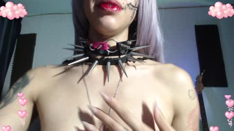 Snapshot of gothicute chatting on December 23, 9:49 am online show from December 23, 9:49 am