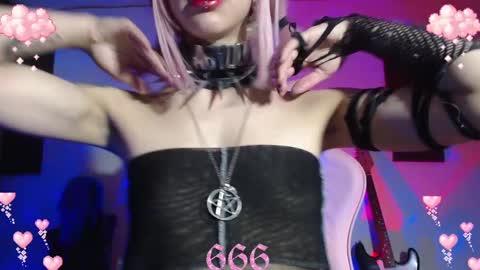 Snapshot of gothicute chatting on February 14, 4:47 am online show from February 14, 4:47 am
