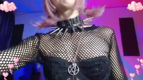 Snapshot of gothicute chatting on February 17, 5:58 am online show from February 17, 5:58 am