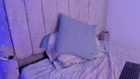 Snapshot of gothpeachs chatting on September 19, 12:59 am Laia online show from September 19, 12:59 am