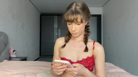 Snapshot of gracefulcharm_ chatting on February 7, 12:50 pm Daria online show from February 7, 12:50 pm