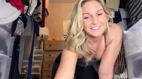 Snapshot of graciemae_baexx chatting on January 28, 8:36 pm Gracie Mae online show from January 28, 8:36 pm