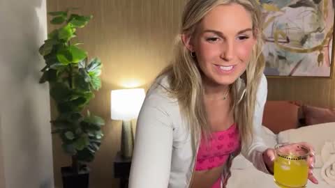 Snapshot of graciemae_baexx chatting on December 31, 10:23 pm Gracie Mae online show from December 31, 10:23 pm