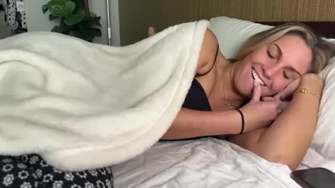 Snapshot of graciemae_baexx chatting on January 25, 4:35 pm Gracie Mae online show from January 25, 4:35 pm