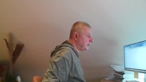 grau197077 online show from February 19, 9:52 am