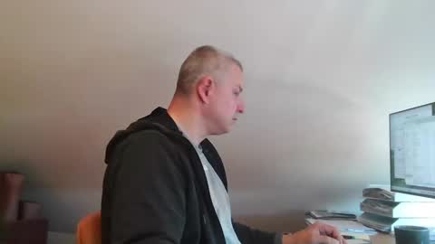 grau197077 online show from April 28, 7:45 am