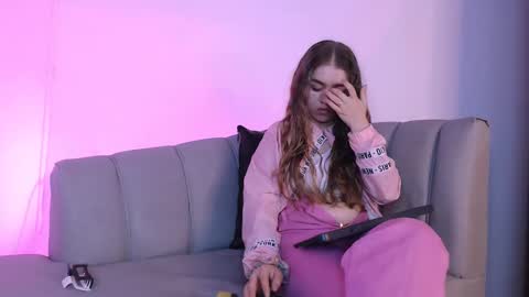 Snapshot of grecia_rouse chatting on February 7, 4:27 am GRECIA online show from February 7, 4:27 am