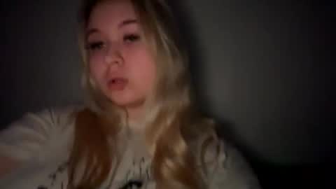 Lina 3 online show from April 20, 9:29 pm