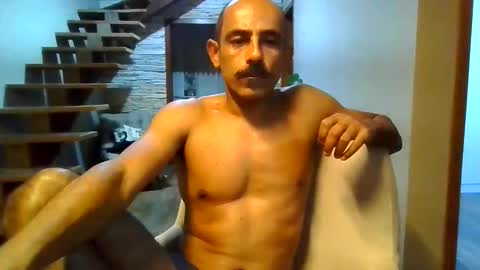 Snapshot of grego435380 chatting on February 21, 1:55 am grego435380 online show from February 21, 1:55 am
