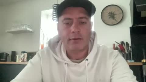 guil0 online show from February 4, 8:24 pm