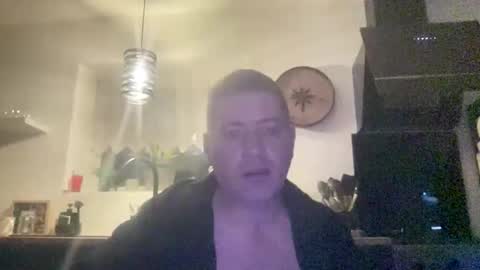 guil0 online show from March 7, 9:09 am