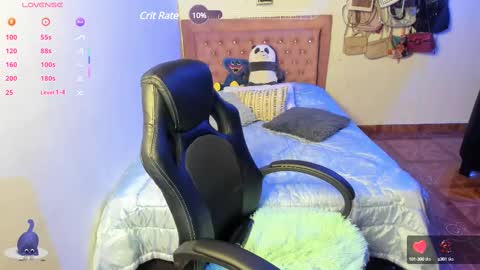 Snapshot of guinivere_blake chatting on March 11, 7:57 am Hello Im Julieta Im 25 years old welcome to my room have fun and be happy. online show from March 11, 7:57 am