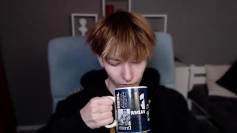 guitarandangell online show from February 24, 11:02 am