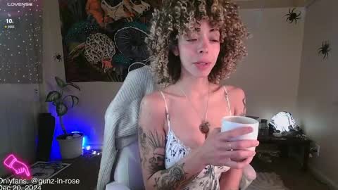 Snapshot of gunzinrose chatting on December 20, 4:46 pm Kylie online show from December 20, 4:46 pm