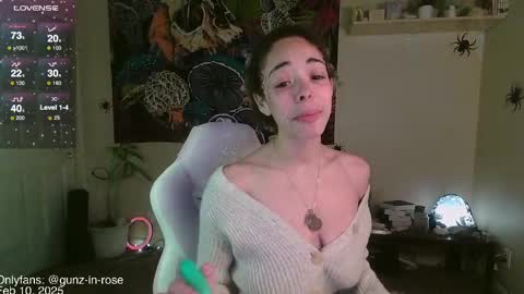 Snapshot of gunzinrose chatting on February 10, 4:04 pm Kylie online show from February 10, 4:04 pm
