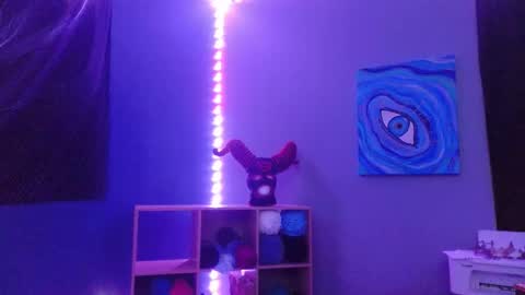 gutlvr online show from December 13, 5:38 am