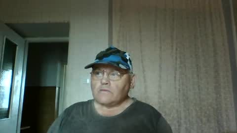 Snapshot of guyboy73 chatting on September 18, 12:31 pm guyboy73 online show from September 18, 12:31 pm