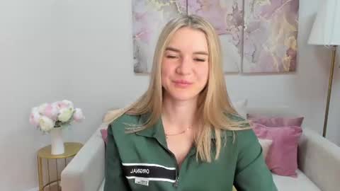 gwensmitt online show from July 7, 9:52 pm