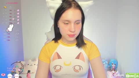 Snapshot of gylaxie chatting on December 12, 1:17 pm online show from December 12, 1:17 pm