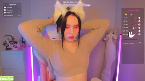 Snapshot of gylaxie chatting on February 12, 9:10 am online show from February 12, 9:10 am