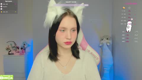 Snapshot of gylaxie chatting on February 4, 9:17 am online show from February 4, 9:17 am