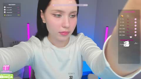Snapshot of gylaxie chatting on February 21, 12:17 pm online show from February 21, 12:17 pm