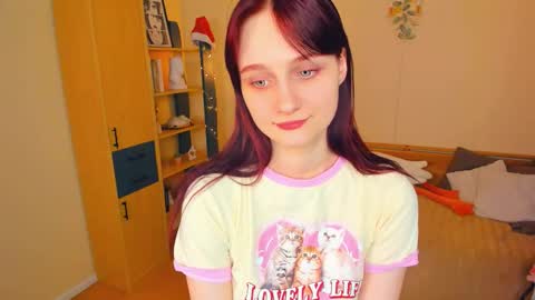 Kelly  Lilly online show from March 8, 2:04 am