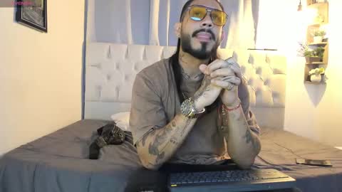 hache222 online show from January 15, 1:23 am