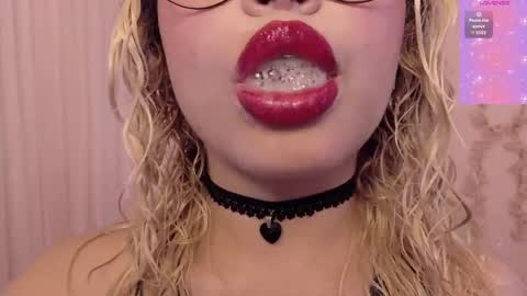 Haely online show from June 4, 2:06 am