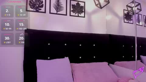 haiily_baeker online show from November 6, 5:05 pm