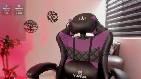 Hailee online show from October 16, 3:33 pm