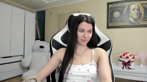 Snapshot of hailey_beauty chatting on December 17, 8:32 pm Sk pe Anya388109 online show from December 17, 8:32 pm