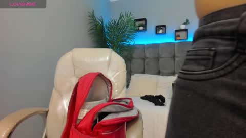 hailey_bieber_ online show from February 16, 8:51 pm