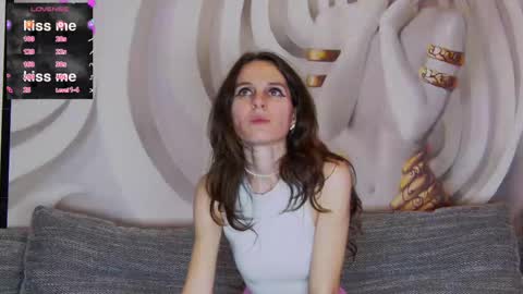 Snapshot of hailey_peach chatting on March 9, 9:14 pm HaileyPeach online show from March 9, 9:14 pm