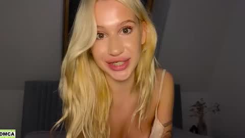 Snapshot of hailey_would chatting on October 17, 9:41 pm hailey_would online show from October 17, 9:41 pm