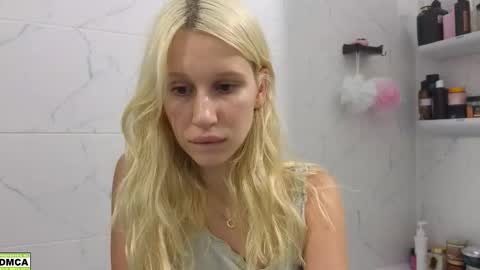 Snapshot of hailey_would chatting on September 23, 9:10 pm hailey_would online show from September 23, 9:10 pm