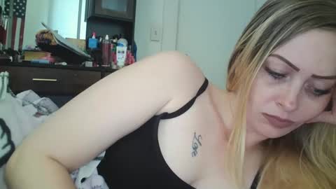 Snapshot of haileyakuma69 chatting on September 15, 5:25 pm Hailey and d online show from September 15, 5:25 pm