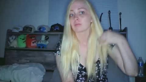Snapshot of haileyakuma69 chatting on September 28, 11:58 pm Hailey and d online show from September 28, 11:58 pm