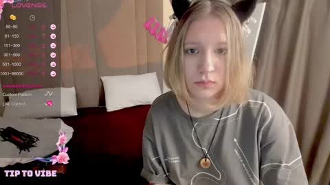 Snapshot of haileyfoxy chatting on March 1, 3:21 am Hailey online show from March 1, 3:21 am